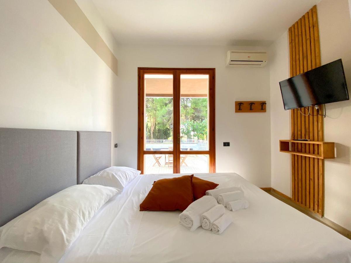 Camping Village Mar Y Sierra San Costanzo Екстер'єр фото
