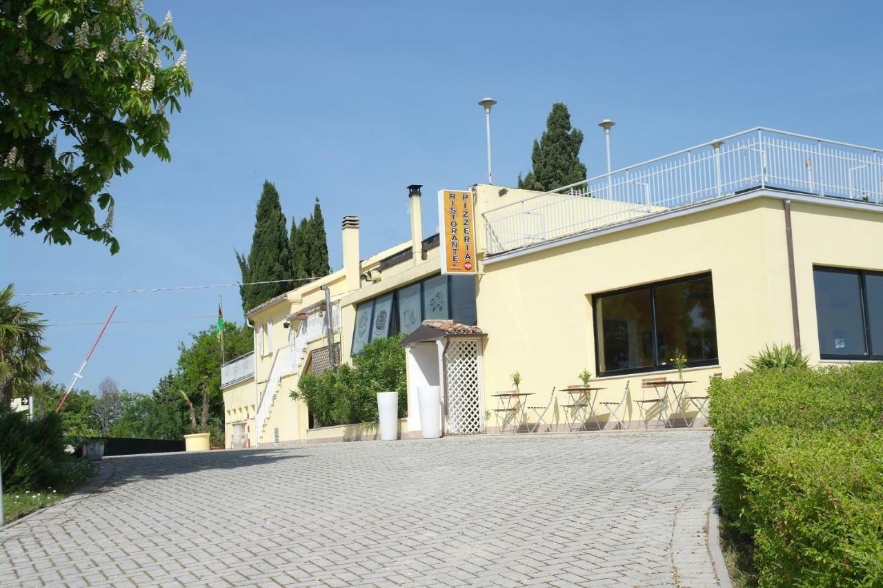 Camping Village Mar Y Sierra San Costanzo Екстер'єр фото