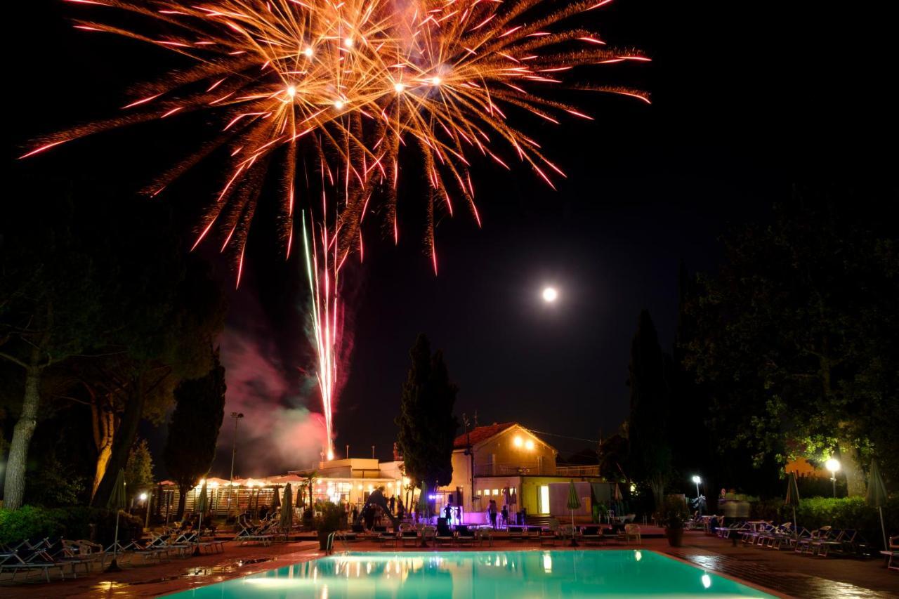 Camping Village Mar Y Sierra San Costanzo Екстер'єр фото